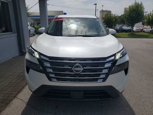 Certified 2026 Nissan Rogue SV FWD image 13