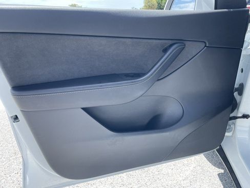 Used 2021 Tesla Model Y Long Range AWD/4WD image 22