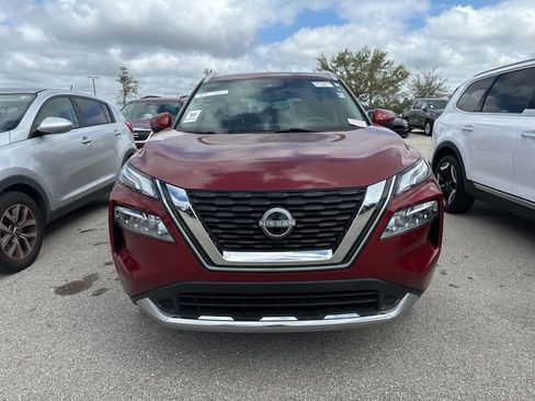 Used 2023 Nissan Rogue Platinum image 2