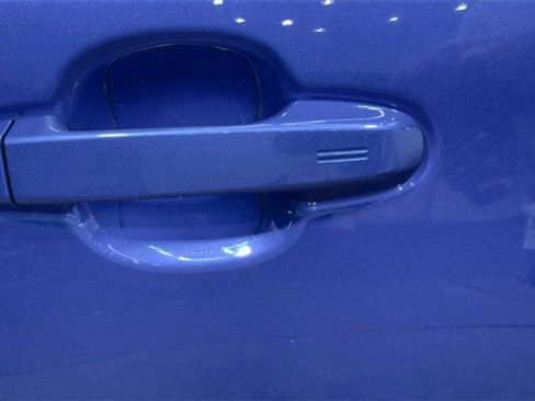 Used 2019 Toyota C-HR XLE image 12