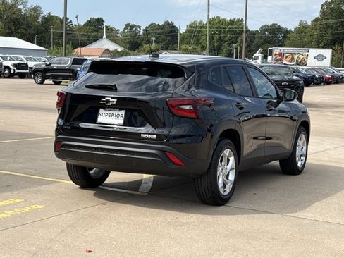 New 2026 Chevrolet Trax LS w/ LS Convenience Package FWD image 3