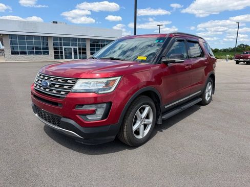Used 2017 Ford Explorer XLT w/ Equipment Group 201A AWD/4WD image 1