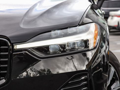Used 2025 Volvo XC60 B5 Plus image 2