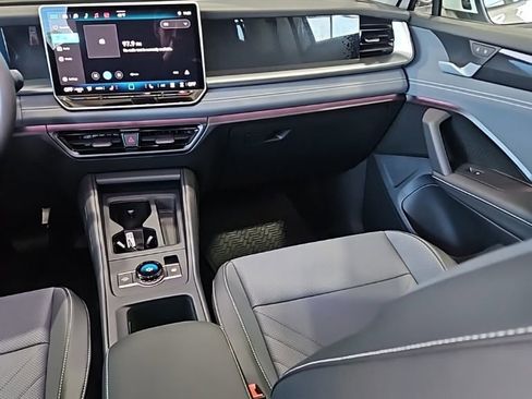 New 2026 Volkswagen Tiguan SE AWD/4WD image 24