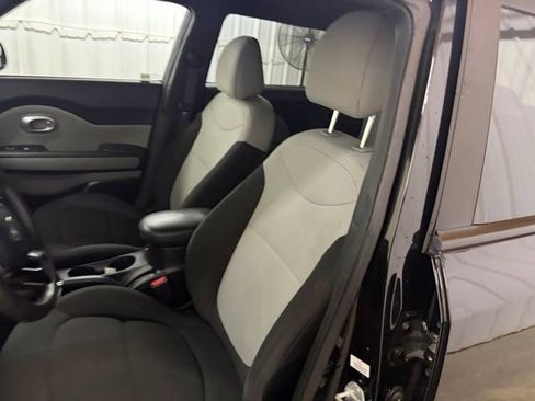 Used 2019 Kia Soul FWD image 25