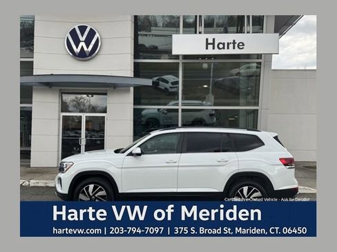 Certified 2025 Volkswagen Atlas SE image 1