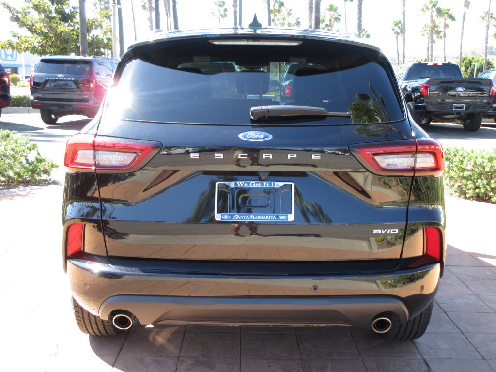 Certified 2023 Ford Escape ST-Line w/ Tech Pack #1 AWD/4WD image 3