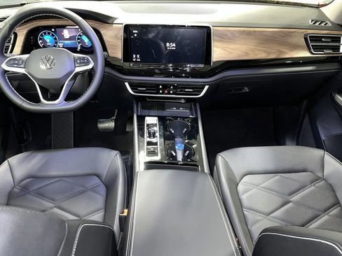 New 2026 Volkswagen Atlas SE image 10