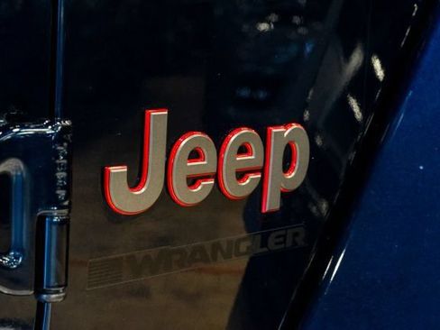 Used 2025 Jeep Wrangler Unlimited Rubicon AWD/4WD image 63