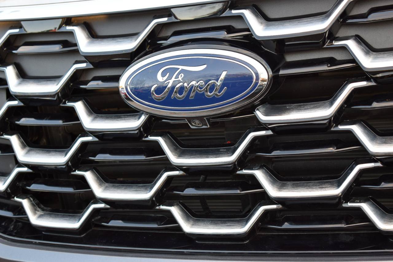 Used 2025 Ford Explorer Platinum w/ LUX Leather Package AWD/4WD image 21