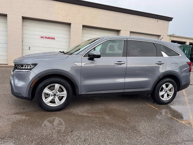 Used 2023 Kia Sorento LX FWD image 3