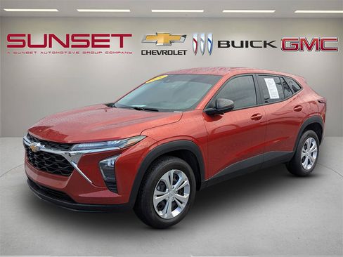 Certified 2024 Chevrolet Trax LS FWD image 3
