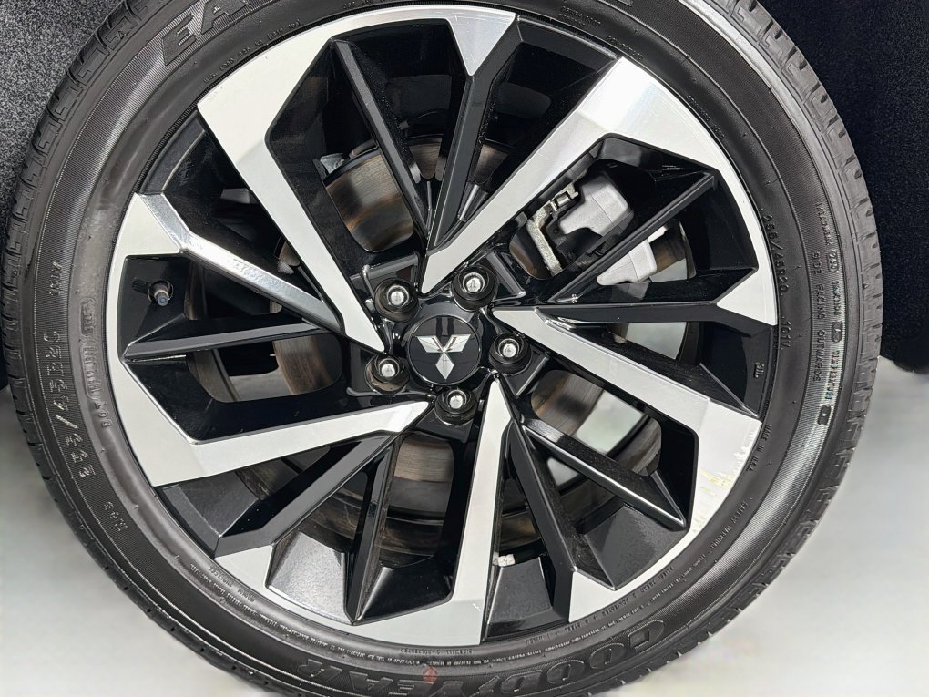 Used 2023 Mitsubishi Outlander SE FWD image 30