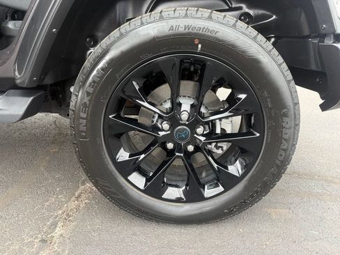 Used 2025 Jeep Wrangler Unlimited Sahara AWD/4WD image 33
