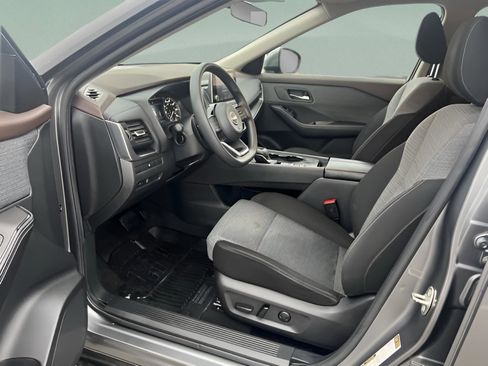 Used 2023 Nissan Rogue SV image 12