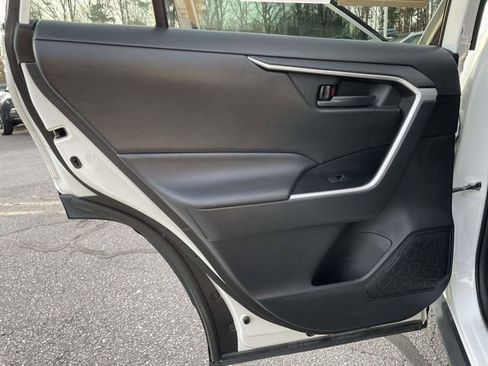 Used 2021 Toyota RAV4 LE image 12