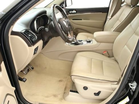 Used 2021 Jeep Grand Cherokee Overland AWD/4WD image 25
