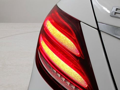 Used 2017 Mercedes-Benz E 300 4MATIC image 43