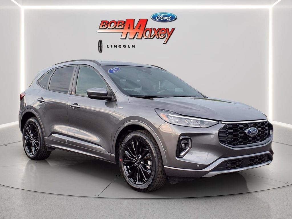 Used 2023 Ford Escape ST-Line Elite w/ Premium Technology Package AWD/4WD image 3