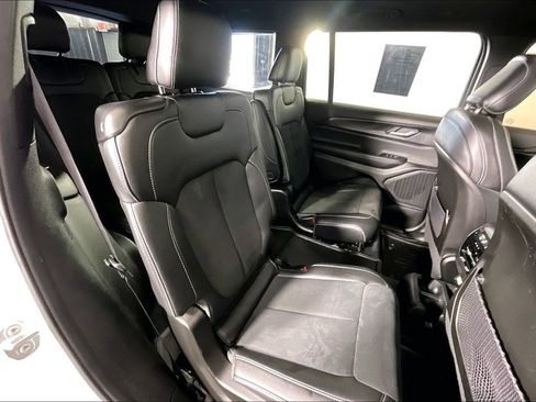 Used 2023 Jeep Grand Cherokee L Laredo image 38