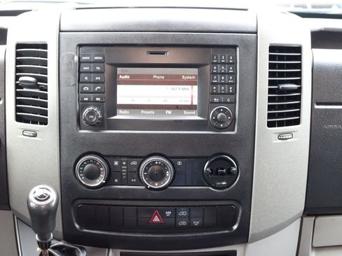 Used 2018 Mercedes-Benz Sprinter 2500 image 15