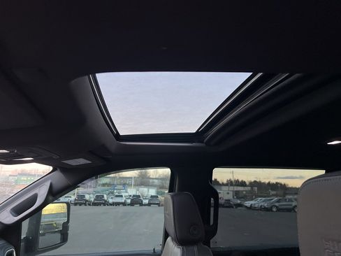 Used 2022 Chevrolet Silverado 2500 High Country w/ Technology Package image 12