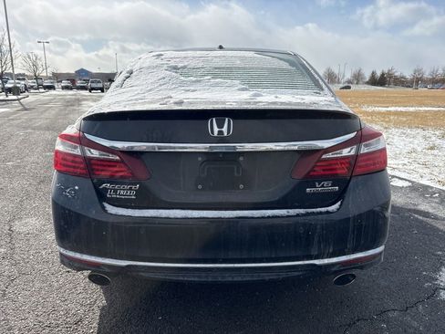Used 2016 Honda Accord Touring image 10