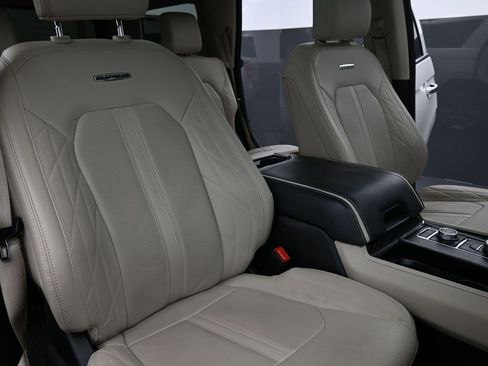 Used 2023 Ford Expedition Platinum image 21