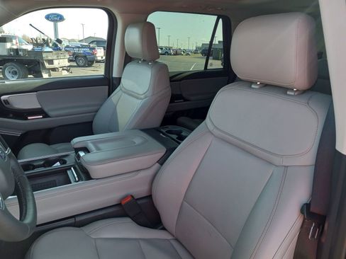 Used 2025 Ford Expedition Active AWD/4WD image 14