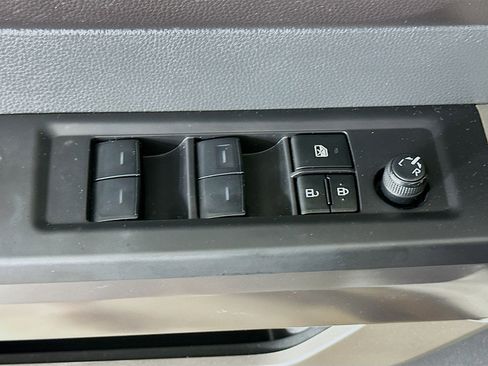 Used 2025 Toyota Tundra SR5 AWD/4WD image 15