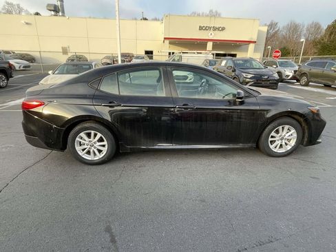 Used 2025 Toyota Camry LE image 12