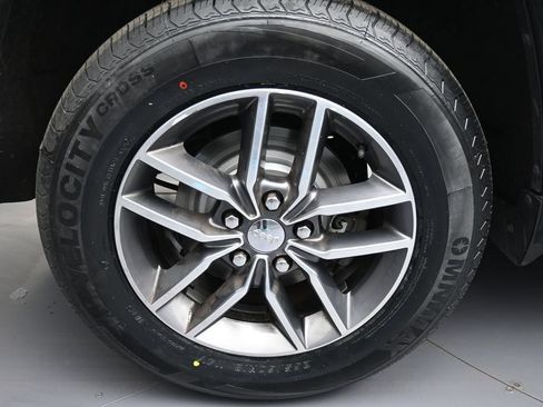 Used 2018 Jeep Grand Cherokee Limited AWD/4WD image 12