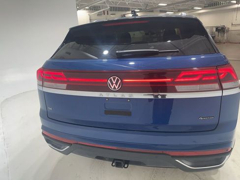 Used 2025 Volkswagen Atlas Cross Sport SE image 10