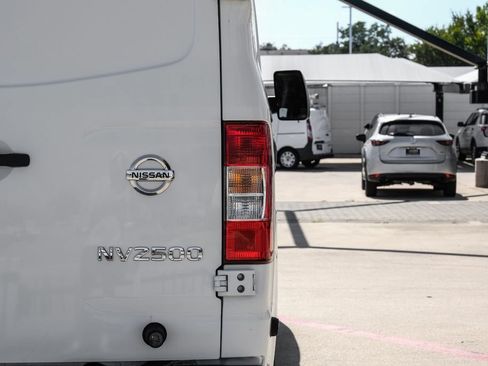 Used 2019 Nissan NV 2500 SV RWD image 42