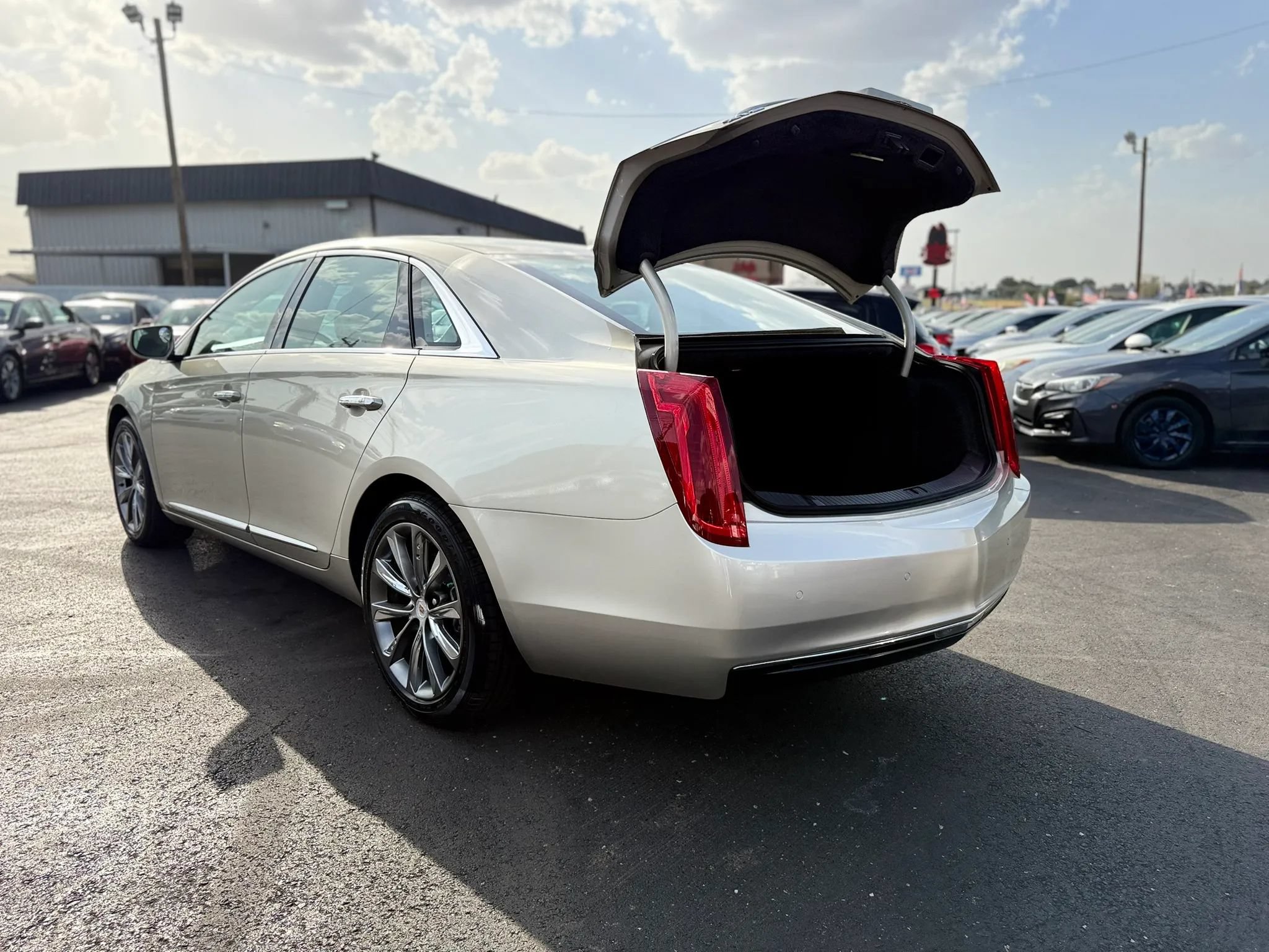 Used 2014 Cadillac XTS FWD image 38