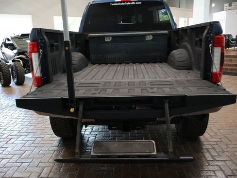 Used 2017 Ford F250 Lariat w/ Lariat Ultimate Package AWD/4WD image 32