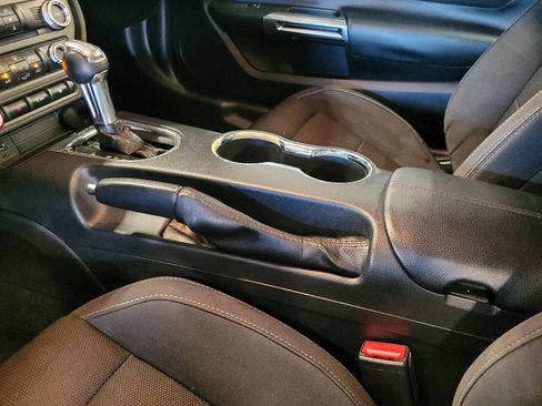 Used 2017 Ford Mustang Coupe RWD image 26