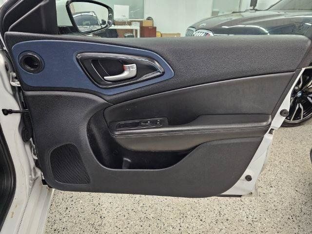 Used 2015 Chrysler 200 S w/ Comfort Group FWD image 26