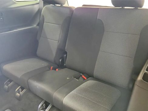 Used 2023 Chevrolet Traverse LT FWD image 33