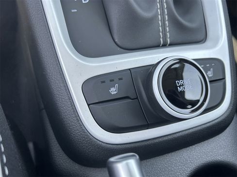 New 2025 Hyundai Venue Limited image 8