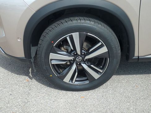 Used 2021 Nissan Rogue Platinum image 12