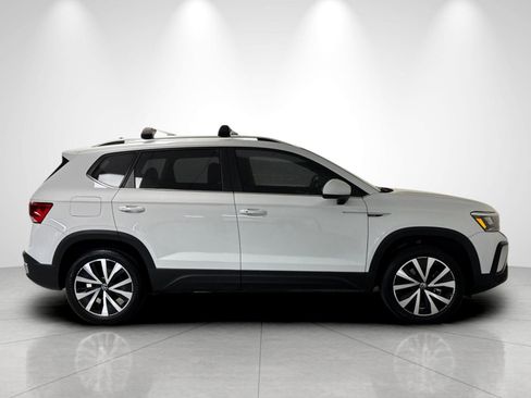 Used 2023 Volkswagen Taos SE FWD image 6