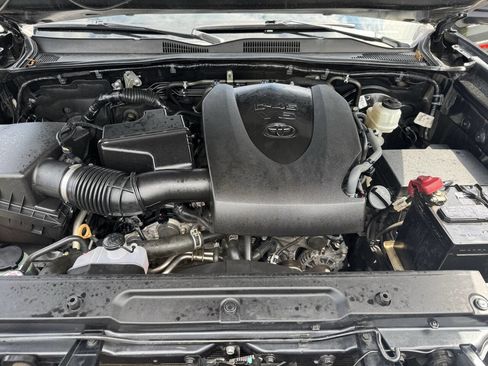 Used 2020 Toyota Tacoma SR5 image 4