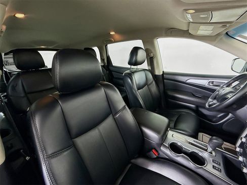 Used 2019 Nissan Pathfinder SL image 30