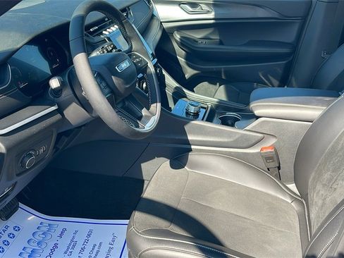 New 2025 Jeep Grand Cherokee Altitude image 26