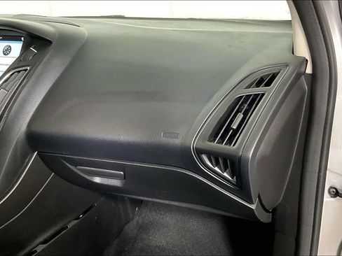 Used 2017 Ford Focus SEL image 14