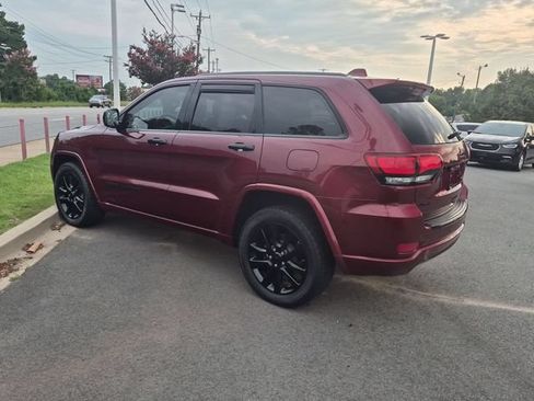 Used 2018 Jeep Grand Cherokee Altitude AWD/4WD image 5