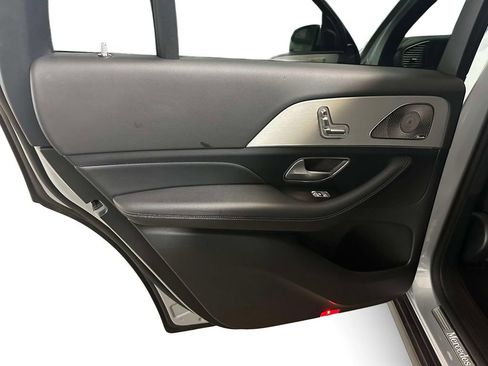 Used 2025 Mercedes-Benz GLS 450 4MATIC image 18