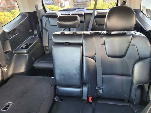 Used 2024 Kia Telluride LX image 9