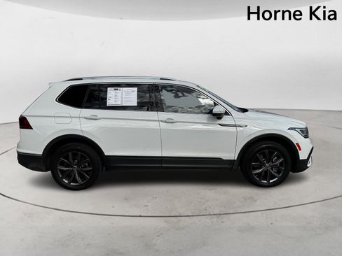Used 2022 Volkswagen Tiguan SE image 3